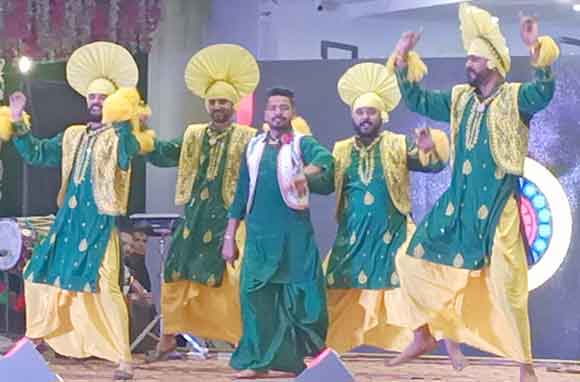 ‘बैसाखी की शाम, पंजाबियों के नाम कार्यक्रम में कलाकारों ने मचाई धूम, देर रात तक झूमते रहे दर्शक