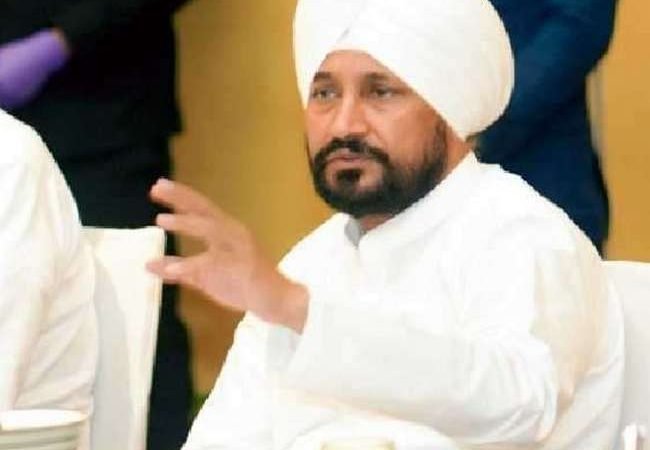 पूर्व सीएम चरणजीत चन्नी की मुश्किलें बढ़ीं, अवैध रेत खनन मामले में कसा शिकंजा, ईडी ने भेजा समन