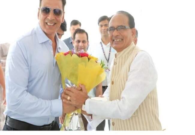 अभिनेता अक्षय कुमार ने भोपाल में मुख्यमंत्री शिवराज सिंह से की मुलाकात, कई विषयों पर हुई चर्चा