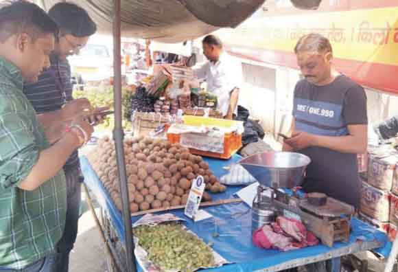 अवकाश के बावजूद नगरायुक्त सहित सड़कों पर घूमे अधिकारी