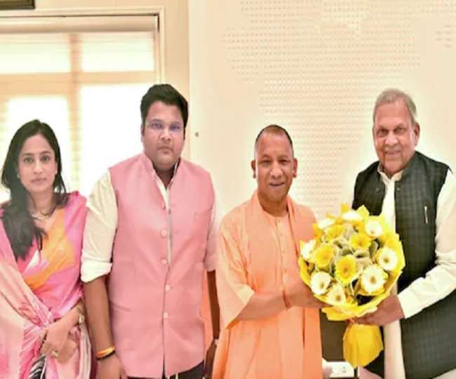 सपा से राज्यसभा सदस्य सुखराम सिंह यादव ने की मुख्यमंत्री योगी आदित्यनाथ से भेंट, साधा अखिलेश पर निशाना
