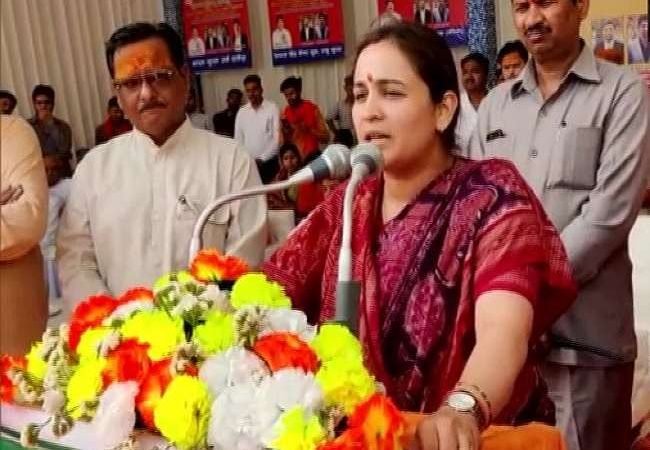 अपर्णा यादव का सपा पर हमला, बोलीं- सीएम योगी आदित्यनाथ को मठ भेजने की बात करने वालों पर अब बरसेंगे लठ