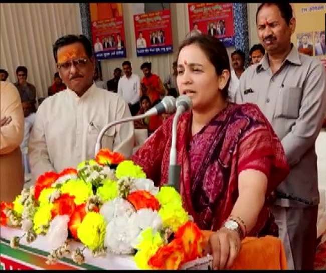अपर्णा यादव का सपा पर हमला, बोलीं- सीएम योगी आदित्यनाथ को मठ भेजने की बात करने वालों पर अब बरसेंगे लठ