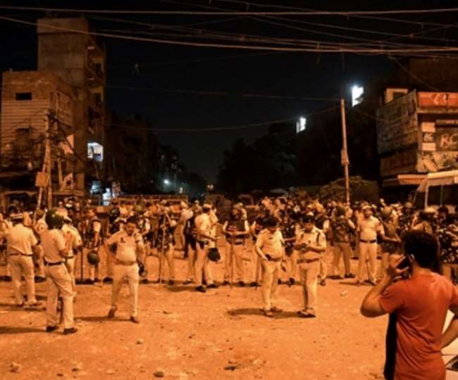 हनुमान जन्मोत्सव की शोभायात्रा पर दिल्‍ली और हरिद्वार में बवाल, पथराव आगजनी और हिंसा में कई घायल, यूपी और उत्‍तराखंड में हाई अलर्ट