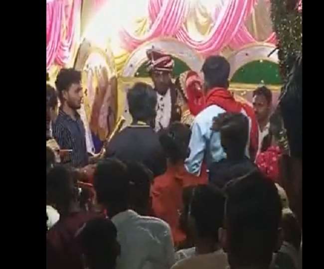 हमीरपुर में विवाह समारोह में अजब-गजब, दूल्हे ने जैसी ही डाली वरमाला दुल्हन ने बरसाए थप्पड़; देखें वीडियो
