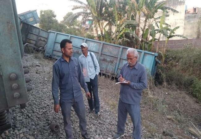 रूपनगर में गुरुद्वारा भट्ठा साहिब के पास मालगाड़ी पलटी, ट्रैक पर चढ़े लावारिस सांडों के कारण हुआ हादसा