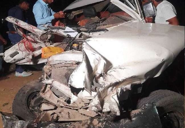 देवरिया में बड़ा सड़क हादसा, बस और बोलेरो की आमने-सामने भिड़ंत में छह लोगों की मृत्यु, पांच घायल