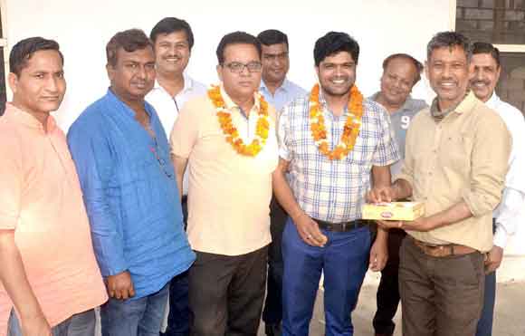 शिक्षक संघ के नवनिर्वाचित पदाधिकारियों का किया सम्मान