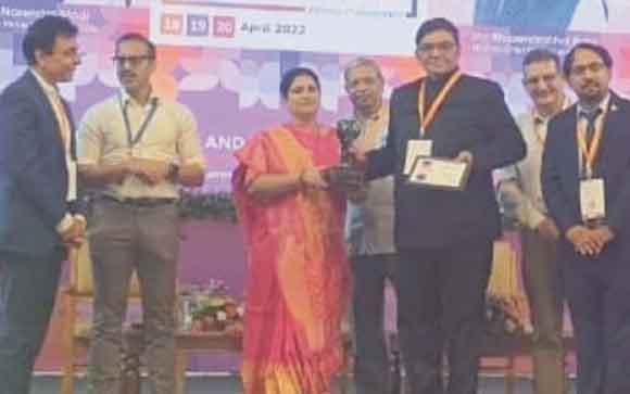 नगरायुक्त ज्ञानेंद्र सिंह को सूरत में किया गया पुरस्कृत