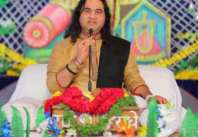 कथा वाचक देवकीनंदन ठाकुर को दुबई से फोन पर जान से मारने की धमकी, सीमा विवाद में उलझी जांच