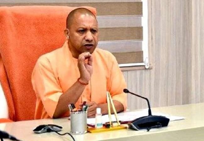 यूपी में कोरोना की बढ़ती रफ्तार के बीच सीएम योगी की टीम-9 के साथ बैठक, कहा- कोविड प्रोटोकाल के ल‍िए करें जागरुक