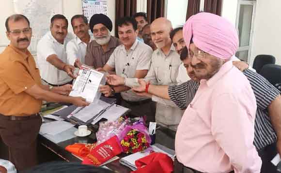 वाणिज्य कर अधिकारी से मिला उद्यमियों का प्रतिनिधि मण्डल