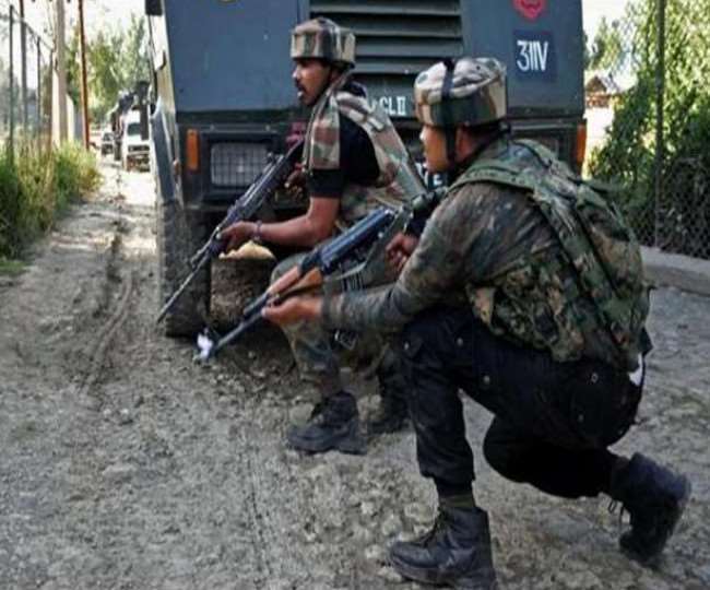 बारामुला में सुरक्षाबलों और आतंकियों के बीच मुठभेड़ जारी, तीन जवानों सहित चार घायल