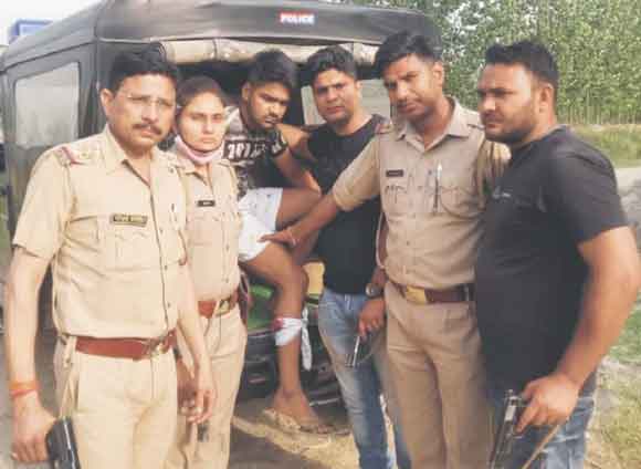 मुठभेड़ में पुलिस ने घायलावस्था में दबोचा बदमाश, अन्य फरार