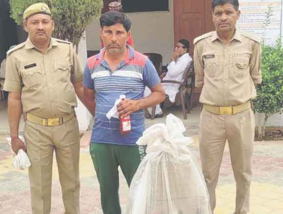 पुलिस के हत्थे चढ़ा शराब तस्कर