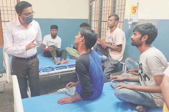 चिकित्सक अपने दायित्वों का भली प्रकार निर्वहन करें: मंडलायुक्त