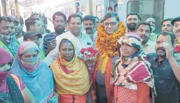 यह मेरा नहीं सफाई कर्मियों, डाक्टरों, संस्थाओं, पार्षदों और जनता का सम्मान: नगरायुक्त