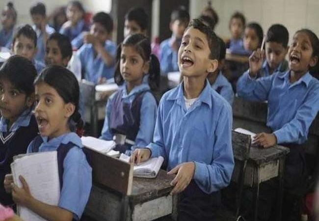 केजरीवाल सरकार ने स्कूलों के लिए जारी की एसओपी, छात्रों से कोरोना के लक्षणों के बारे में रोजाना पूछेंगे शिक्षक