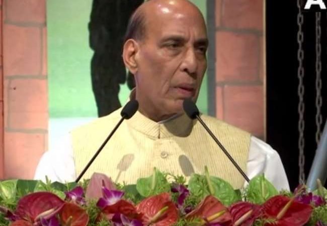 रक्षा मंत्री बोले- सीमा पार से देश को निशाना बनाने वाले आतंकवादियों के खिलाफ कार्रवाई करने में नहीं हिचकेगा भारत