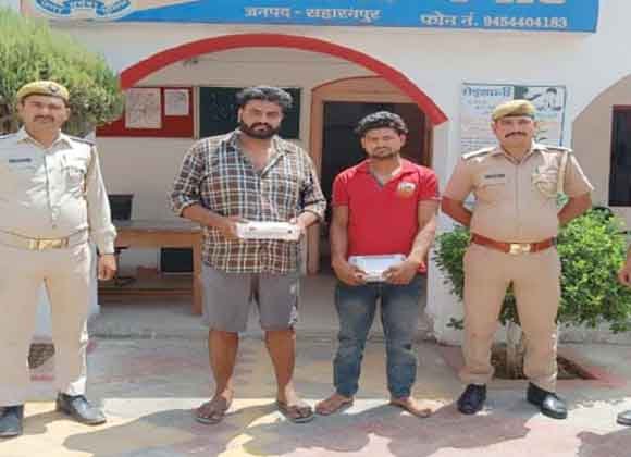 पुलिस ने तमंचे व चाकू के साथ दबोचे दो आरोपी