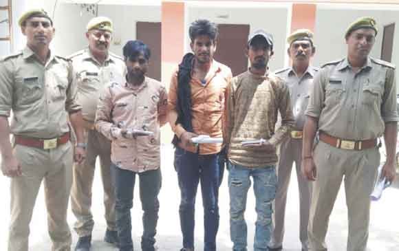 अवैध असलाह के साथ तीन आरोपी गिरफ्तार