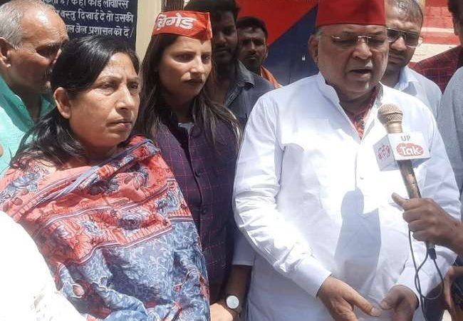 Azam Khan : शिवपाल के बाद सीतापुर जेल में आजम खां से मिले सपा विधायक रविदास, बोले- जेल में ना हो जाए हत्या