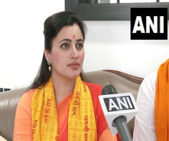सांसद नवनीत राणा की लोकसभा अध्यक्ष को चिट्ठी, ‘जेल में हो रहा अत्याचार, पुलिसवाले बोल रहे हैं अपशब्द’