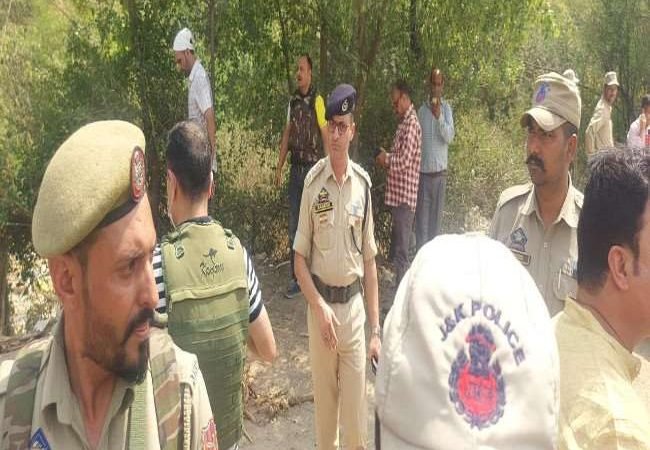 IED Found In Jammu : जम्मू को दहलाने की आतंकी साजिश नाकाम, बत्रा के नजदीक हाईवे पर आइईडी बरामद