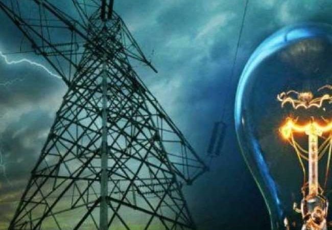 भीषण गर्मी की वजह से उत्तर प्रदेश में बढ़ा बिजली संकट, गांव और कस्बों में हो रही जबरदस्त कटौती