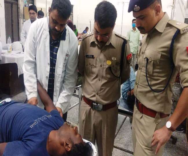 गोरखपुर में पुलिस की बदमाशों से मुठभेड़, चार बदमाश व तीन सिपाहियों को गोली लगी- पुल‍िस टीम को एक लाख का इनाम