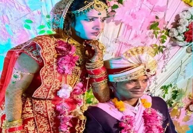 दंपती व चार माह की बच्‍ची की हत्‍या, एक ही कमरे में मिले तीनों शव