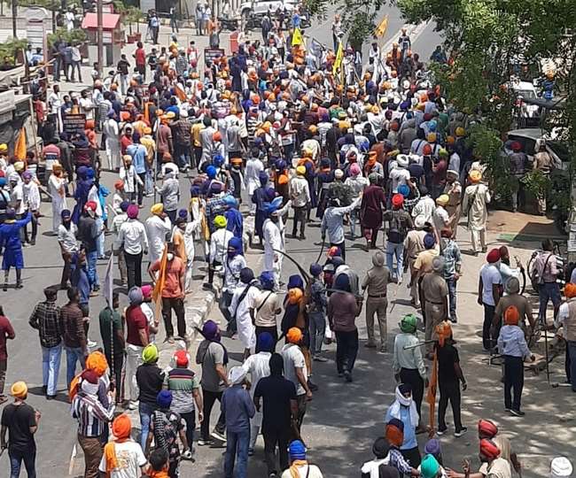 पटियाला में भिड़े हिंदू व सिख संगठन, काली माता मंदिर में स्थिति तनावपूर्ण, एसएचओ पर तलवार से हमला; पत्थरबाजी और फायरिंग