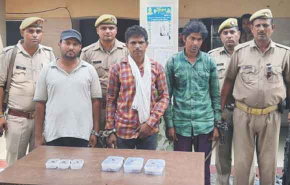 प्रतिबंधित नशीली गोलियों के साथ दबोचे तीन तस्कर