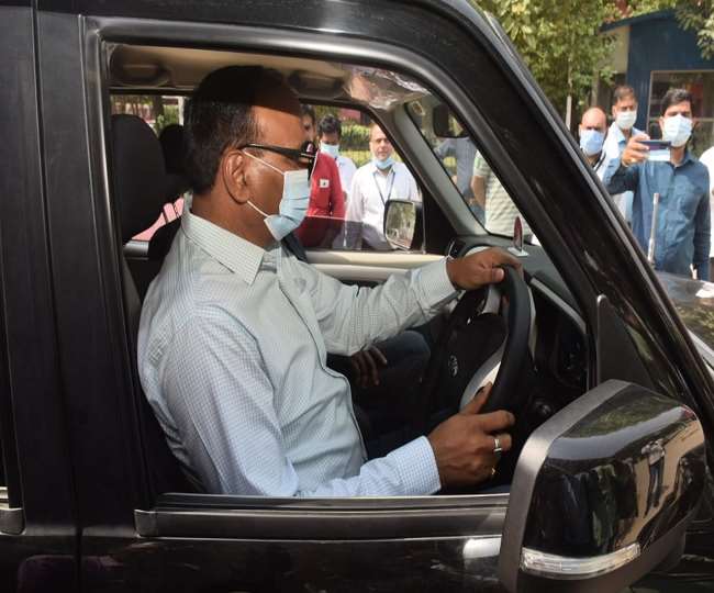 उप मुख्यमंत्री ब्रजेश पाठक का औचक निरीक्षण जारी, वाराणसी के दीन दयाल उपाध्याय अस्पताल की व्यवस्था परखने पहुंचे