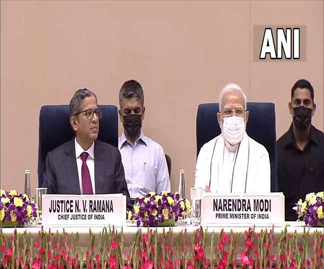 मुख्यमंत्रियों और मुख्य न्यायाधीशों के संयुक्त सम्मेलन का उद्घाटन करने विज्ञान भवन पहुंचे पीएम मोदी, छह साल बाद आयोजित हो रहा कार्यक्रम