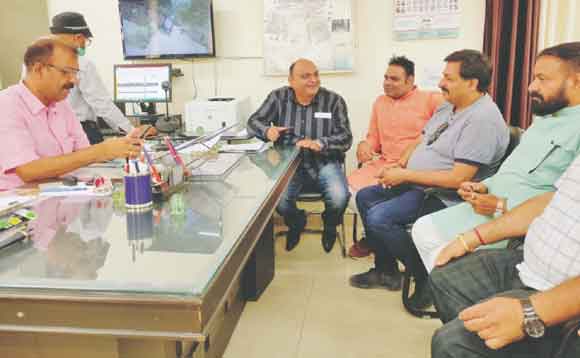 नवागंतुक एडिशनल कमिश्नर से मिला व्यापारियों का प्रतिनिधिमंडल