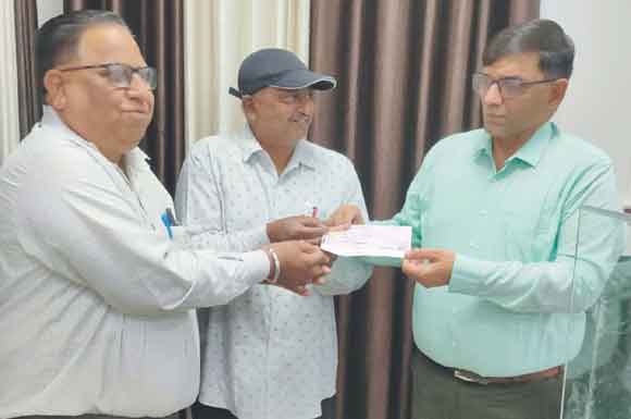 निगम ने दूध, खाद और फिनाइल बेच कर कमाए साढ़े छह लाख