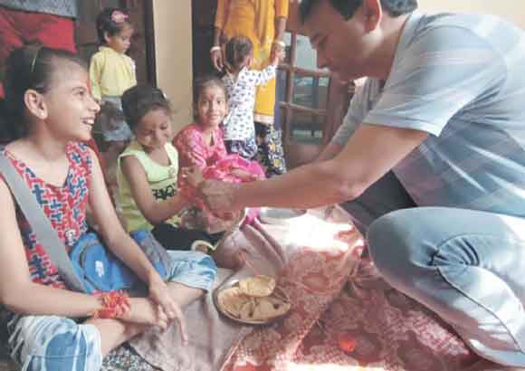 श्रद्धा व आस्था के साथ किया कन्या पूजन