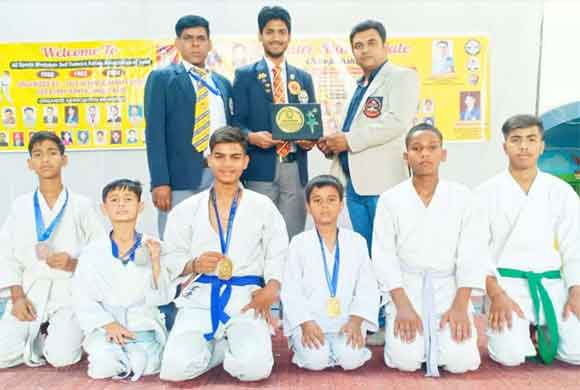 कराटे प्रतियोगिता में बसंत कराटे एकेडमी के खिलाडियों ने दिखाया जौहर