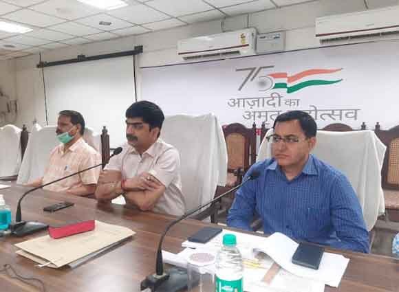 सरकार की प्राथमिकता वाली योजनाओं में शिथिलता न बरती जाए