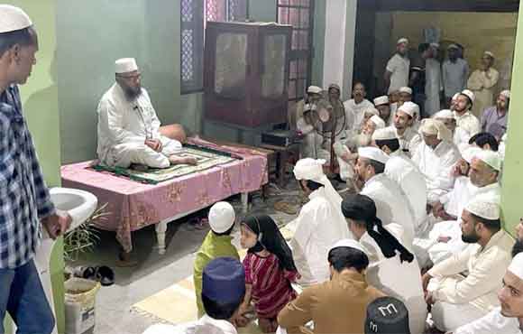 मोहल्ला शाहरमजुद्दीन में तरावीह में कुरआन पाक हुआ मुकम्मल, दुआ कराई