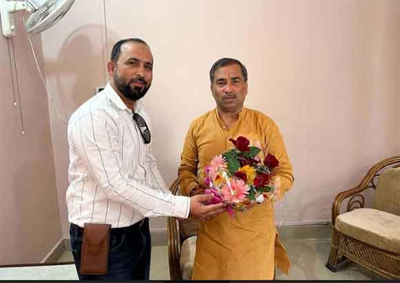 राज्यमंत्री से मिले जामिया तिब्बिया कॉलेज के प्रशासनिक अधिकारी