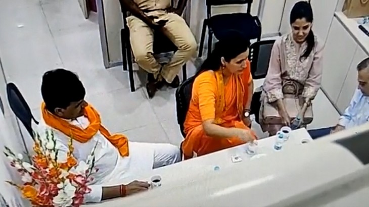 नवनीत के आरोप पर मुंबई पुलिस कमिश्नर का पलटवार, चाय पीते ये Video किया शेयर
