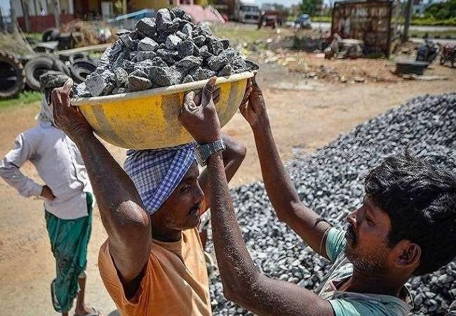 Labour Day 2022: गर्मी में दिहाड़ी मजदूरों को झेलनी पड़ती हैं स्वास्थ्य से जुड़ी ये समस्याएं, जानें कैसे रख सकते हैं सेहत का ध्यान