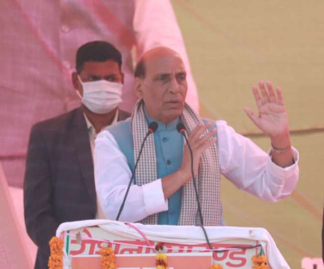 रक्षामंत्री राजनाथ स‍िंह ने कहा, गोरखपुर विश्वविद्यालय की स्‍थापना में गोरक्षपीठ का अहम योगदान
