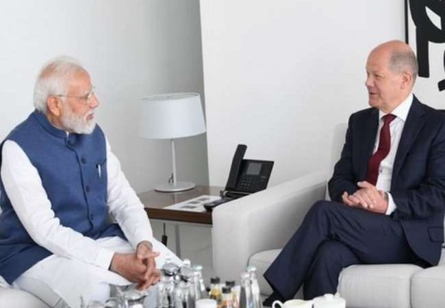 प्रधानमंत्री मोदी ने जर्मन चांसलर ओलाफ शाल्ज के साथ बैठक की, भारत और जर्मनी के बीच द्विपक्षीय सहयोग बढ़ाने पर हुई चर्चा