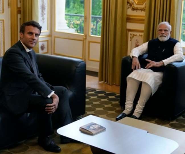 अपनी यात्रा के अंतिम चरण में फ्रांस पहुंचे पीएम मोदी; मैक्रों ने किया जोरदार स्‍वागत, विभिन्न मुद्दों पर हुई बातचीत