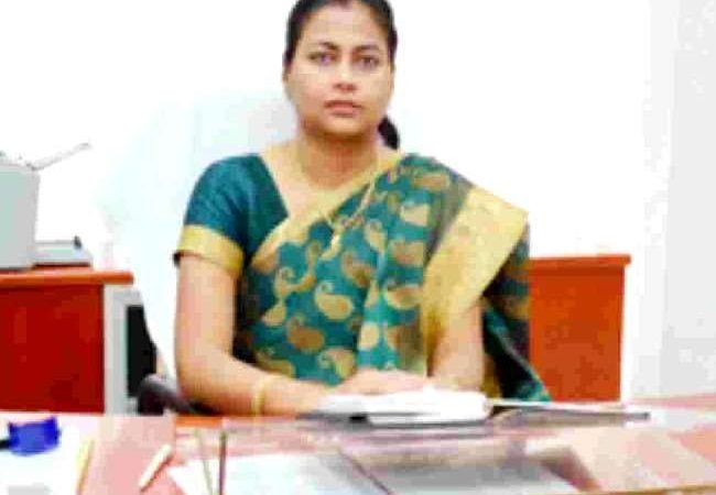 भ्रष्टाचार के खिलाफ योगी सरकार का बड़ा एक्शन, गाजियाबाद की पूर्व डीएम निधि केसरवानी को किया सस्पेंड