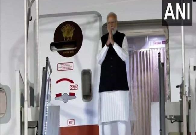 तीन दिवसीय यूरोप यात्रा के समापन पर स्वदेश के लिए रवाना हुए पीएम मोदी, राष्ट्रपति मैक्रों से मुलाकात में कई द्विपक्षीय मुद्दों पर हुई चर्चा