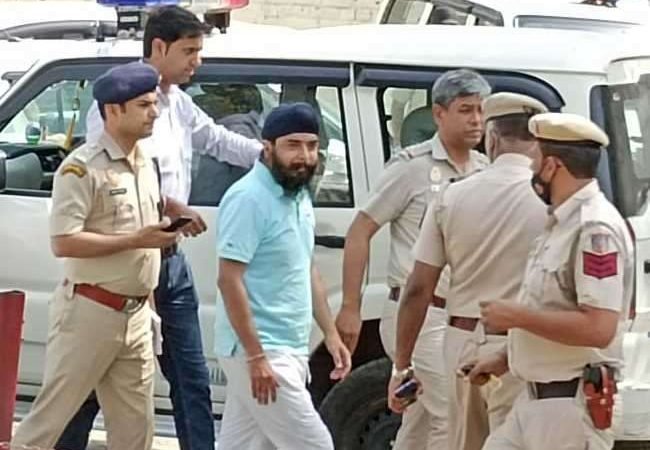 Police vs Police: बग्गा की गिरफ्तारी के बाद तीन राज्यों में गहमागहमी, पंजाब व हरियाणा-दिल्ली पुलिस आमने-सामने